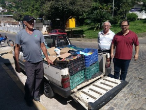 Doação de alimentos e brinquedos para APAE e Lar São Vicente de Paulo